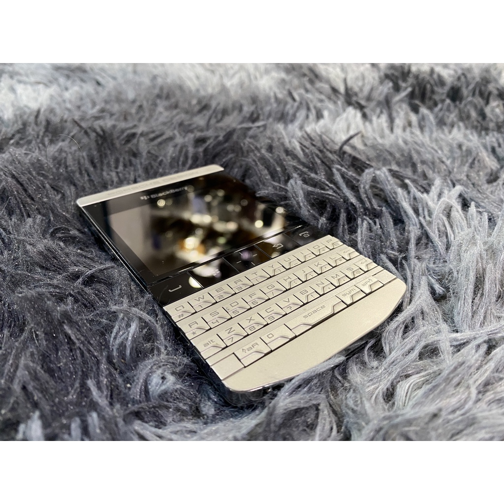 Điện thoại BlackBerry Porsche Design 9981 Bạc Fullbox - BB P'9981 Bạc Fullbox
