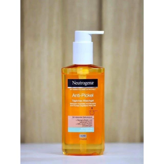 Sữa rửa mặt Neutrogena dành cho da dầu và mụn kiềm dầu cực tốt