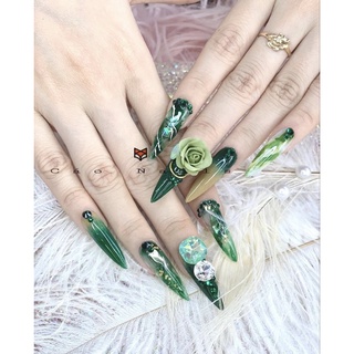 Nails Box thiết kế tone xanh lá