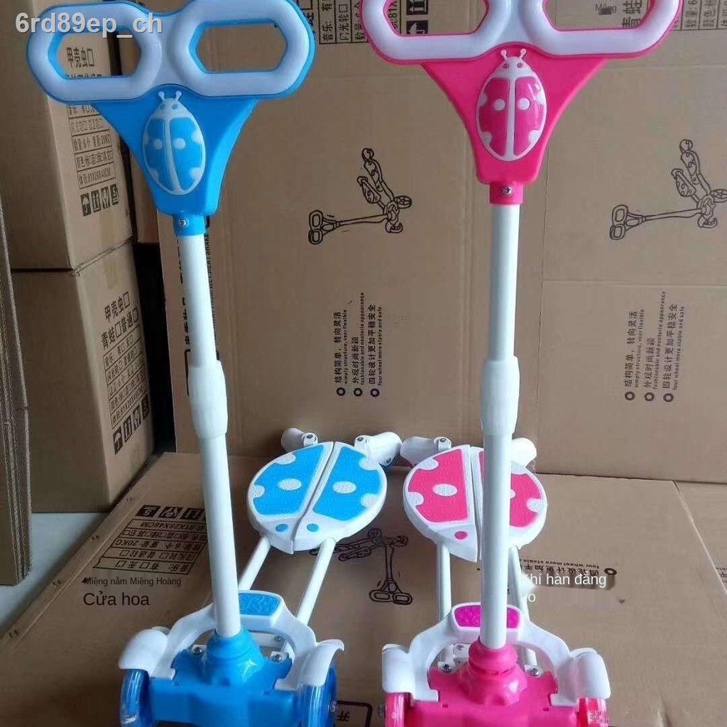 (Date mới)Xe cắt kéo trẻ em 4 bánh trượt ếch 2-6-7 tuổi nhấp nháy theo nhạc có thể nâng scooter cho bé