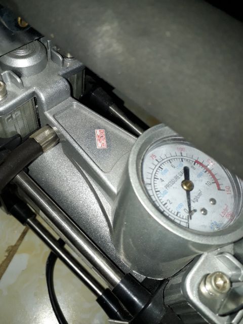 Sản phẩm gia đình làm: Bơm lốp ô tô lực mạnh 628 4X4 xy lanh kép