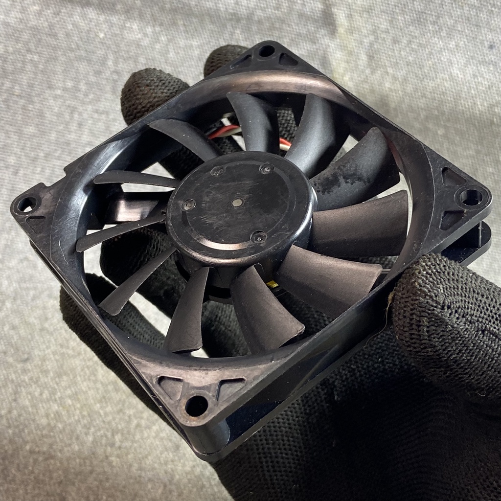 QUẠT 8 CM NIDEC 12V 0.12A  mỏng 1.5 cm  GIÓ ÊM VÀ TỐT U80R12MLAB-52