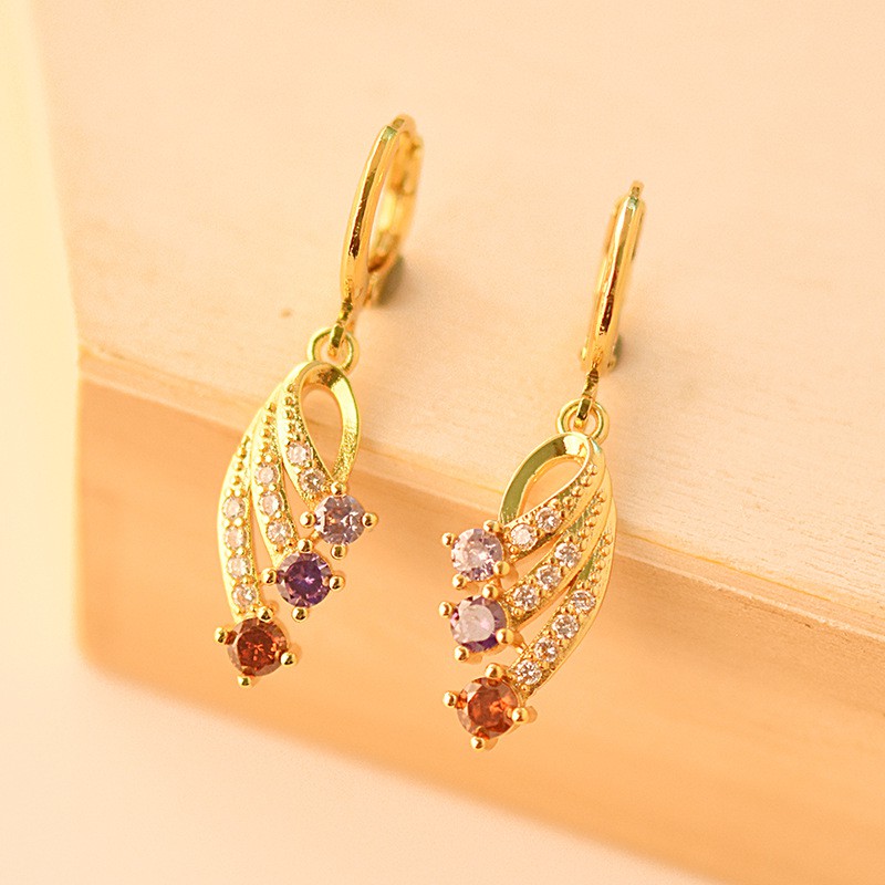 Hoa tai đính đá lấp lánh thiết kế thanh lịch