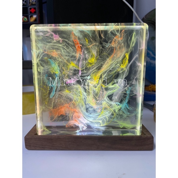 Đèn gỗ resin epoxy Đa Sắc Màu