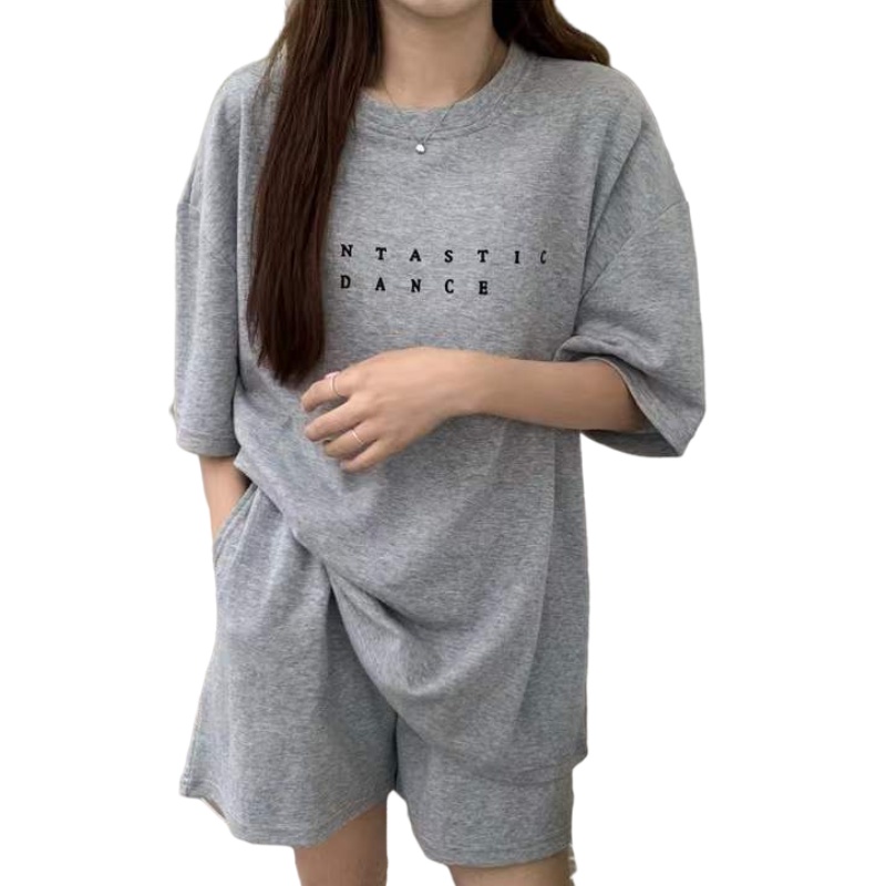 Set trang phục PERTY áo thun in họa tiết chữ cái và quần đùi màu trơn phong cách Hàn Quốc trẻ trung dành cho nữ