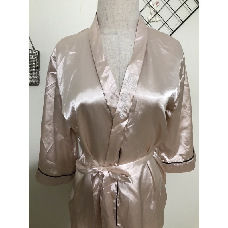 Mình pass áo choàng ngủ