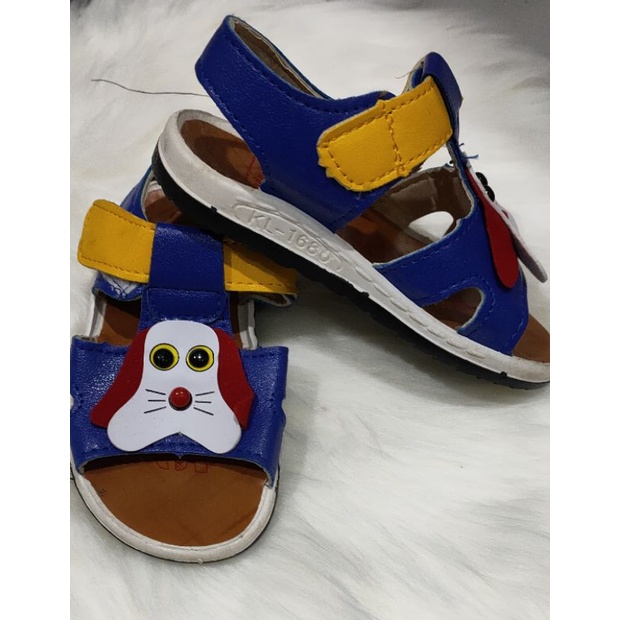 Giày lẻ size cho bé