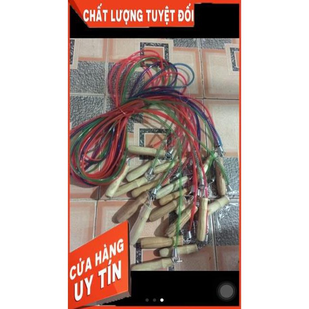 Dây nhảy thể dục tay cầm bằng gỗ có gắn lò xo