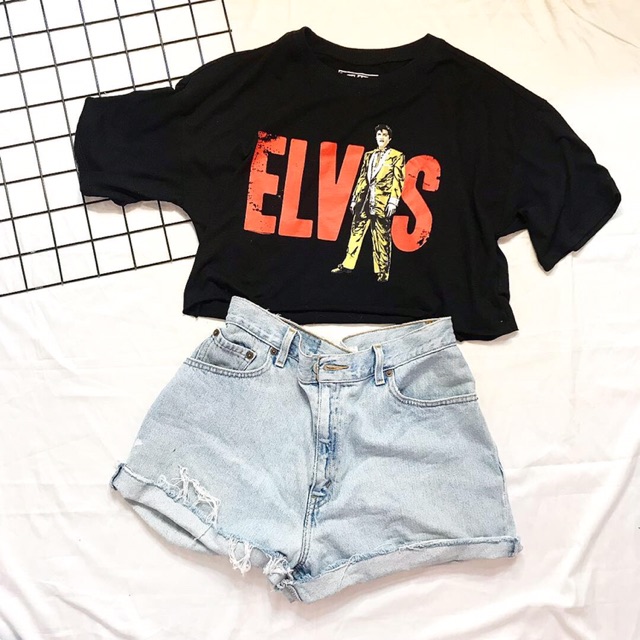 Short jean levis và áo croptop 160k
