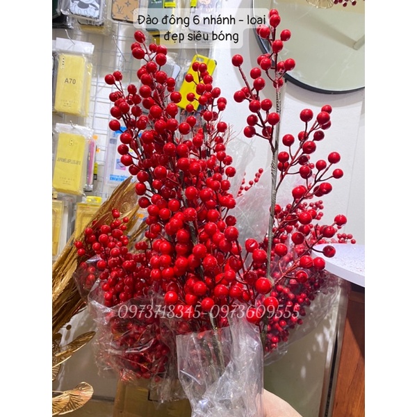 Cành đào đông đỏ 6 nhánh trang trí ngày tết làm vòng treo cửa loại đẹp