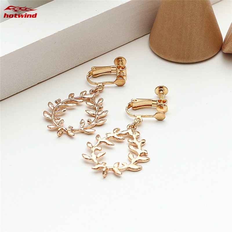 Khuyên tai phong cách Hàn Quốc trẻ trung thanh lịch tao nhã dành cho nữ