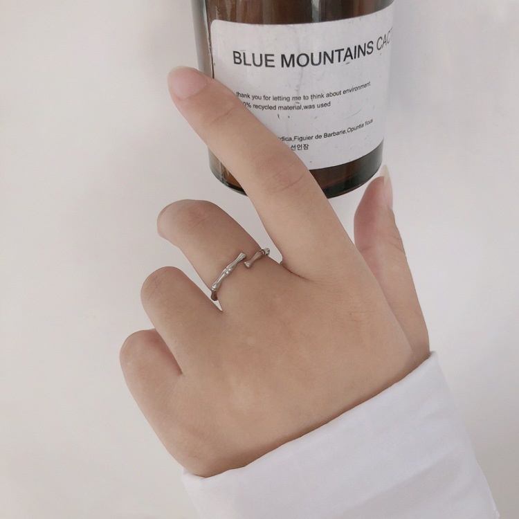 Nhẫn bạc nữ hình xương nối nhau đan xen dáng mảnh có thể điều chỉnh R008