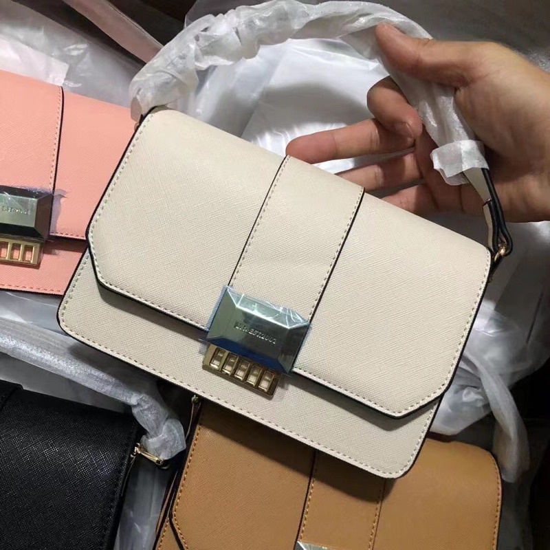 𝐓𝐮́𝐢 𝐋𝐘𝐍 𝐤𝐡𝐨𝐚́ 𝐯𝐮𝐨̂𝐧𝐠 đ𝐞𝐨 𝐜𝐡𝐞́𝐨