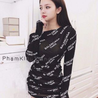 Đầm liền khoét cổ