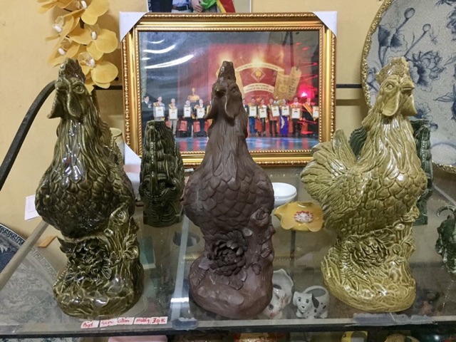 Tượng gốm sứ con gà trống