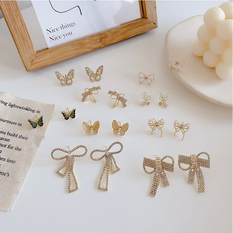 Hoa Tai Hình Bướm Đính Đá Phong Cách Hàn Quốc Cho Nữ