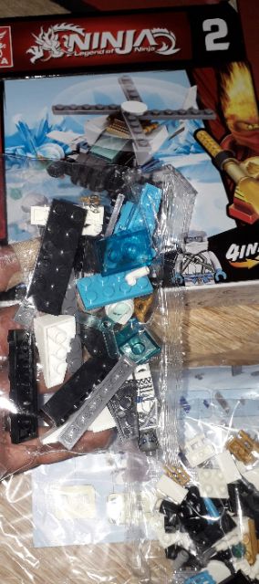 Lắp ráp 1 hộp LegoNinja Mãng xà chúa 6210 có nhiều chi tiết bằng nhựa ABS