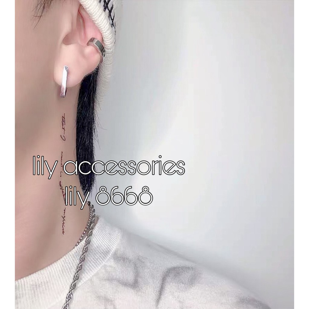 Thick Triangle Earring khuyên tai titan tam giác gập không gỉ không đen không dị ứng nam nữ unisex