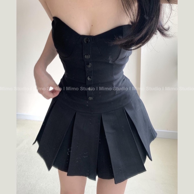 Sơ mi trắng tay ngắn- croptop đen phối nút - váy đen xếp li