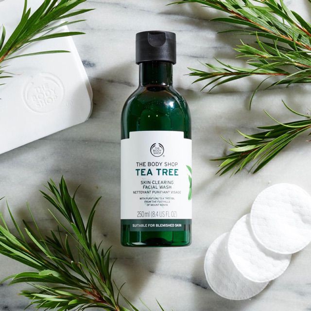 Sữa rửa mặt Da Dầu Mụn The Body Shop Tea Tree Skin Clearing