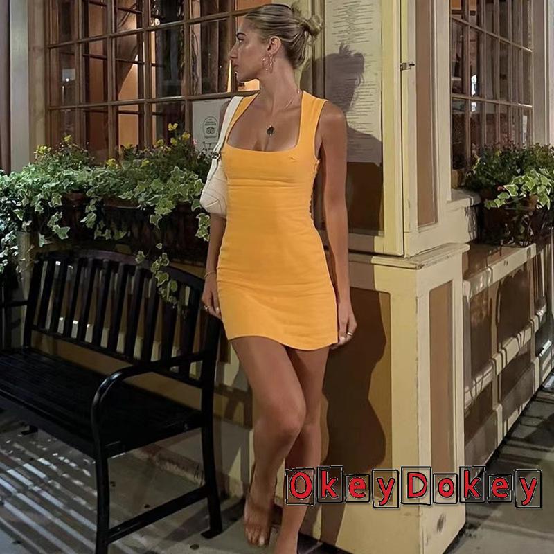 Đầm Ngắn Ôm Dáng Không Tay Cổ Vuông Hở Lưng Màu Vàng Gợi Cảm Cho Nữ