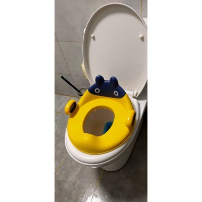 Thu hẹp bồn cầu hình thỏ có tay vịn cho bé mb431