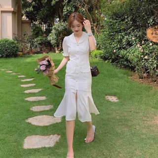 Đầm dự tiệc trắng cổ sen đuôi cá