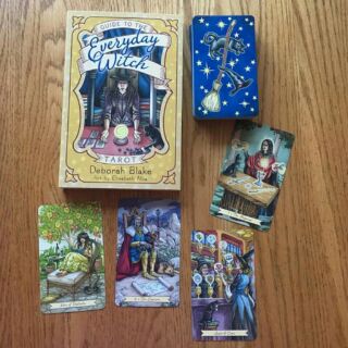 Bộ bài Everyday Witch Tarot