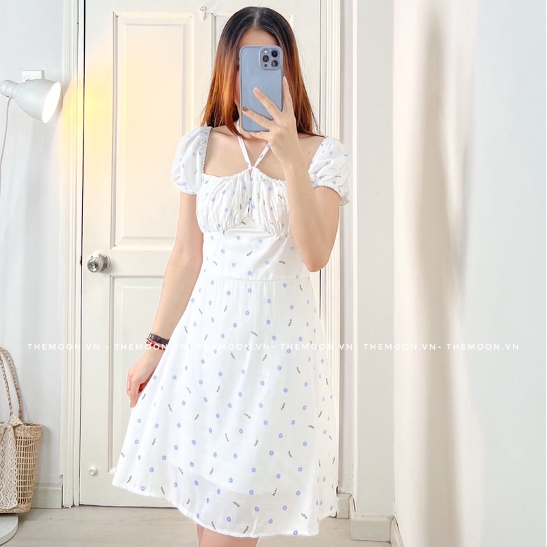 Đầm hoa nhí dáng ngắn mini váy xoè rớt vai dây yếm chéo cổ cutout lưng màu trắng