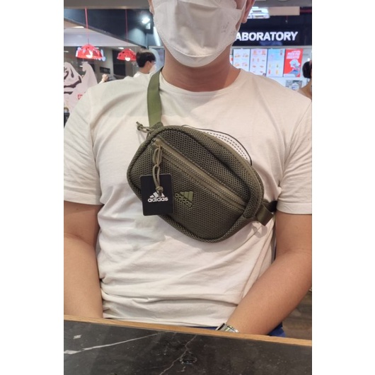 Belt bag Adidas full tag.- Hàng Auth mua tại Mỹ