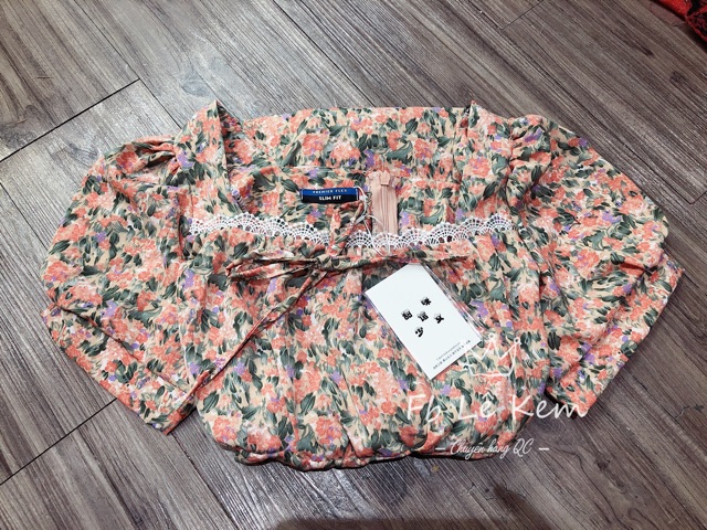 Đầm hoa nhí viền ren ngực cổ vuông 💖 | BigBuy360 - bigbuy360.vn