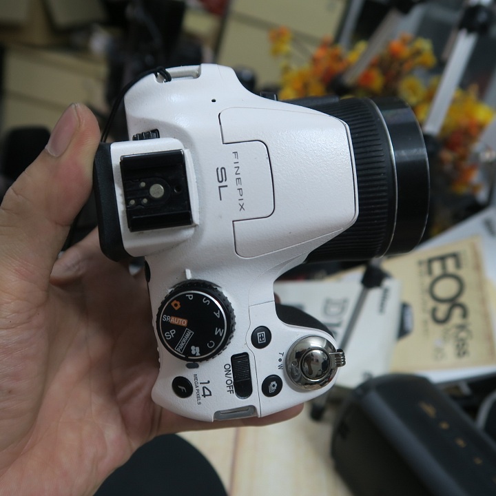 Máy ảnh Fujifilm SL300 14Mpx quay chụp tốt