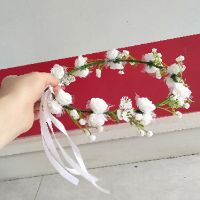 Vòng  hoa đội đầu