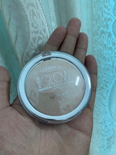 Phấn bắt sáng Glow Catrice