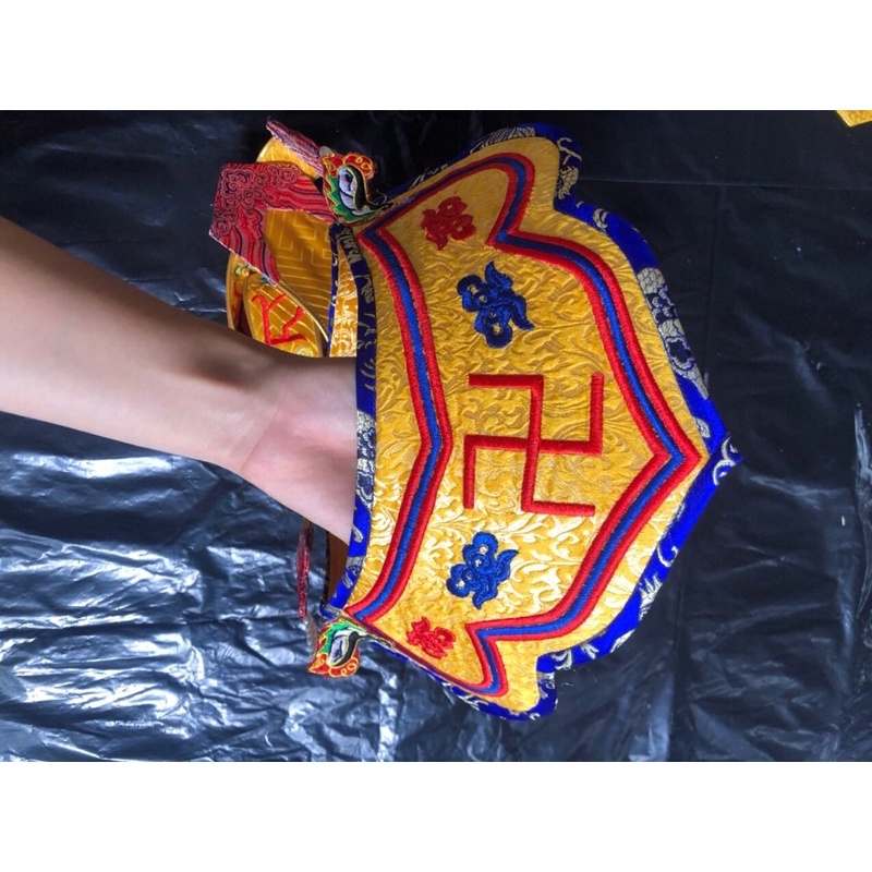 Mũ tì lô - mão tì lô - mũ đội khi làm lễ của tăng sỹ Phật giáo