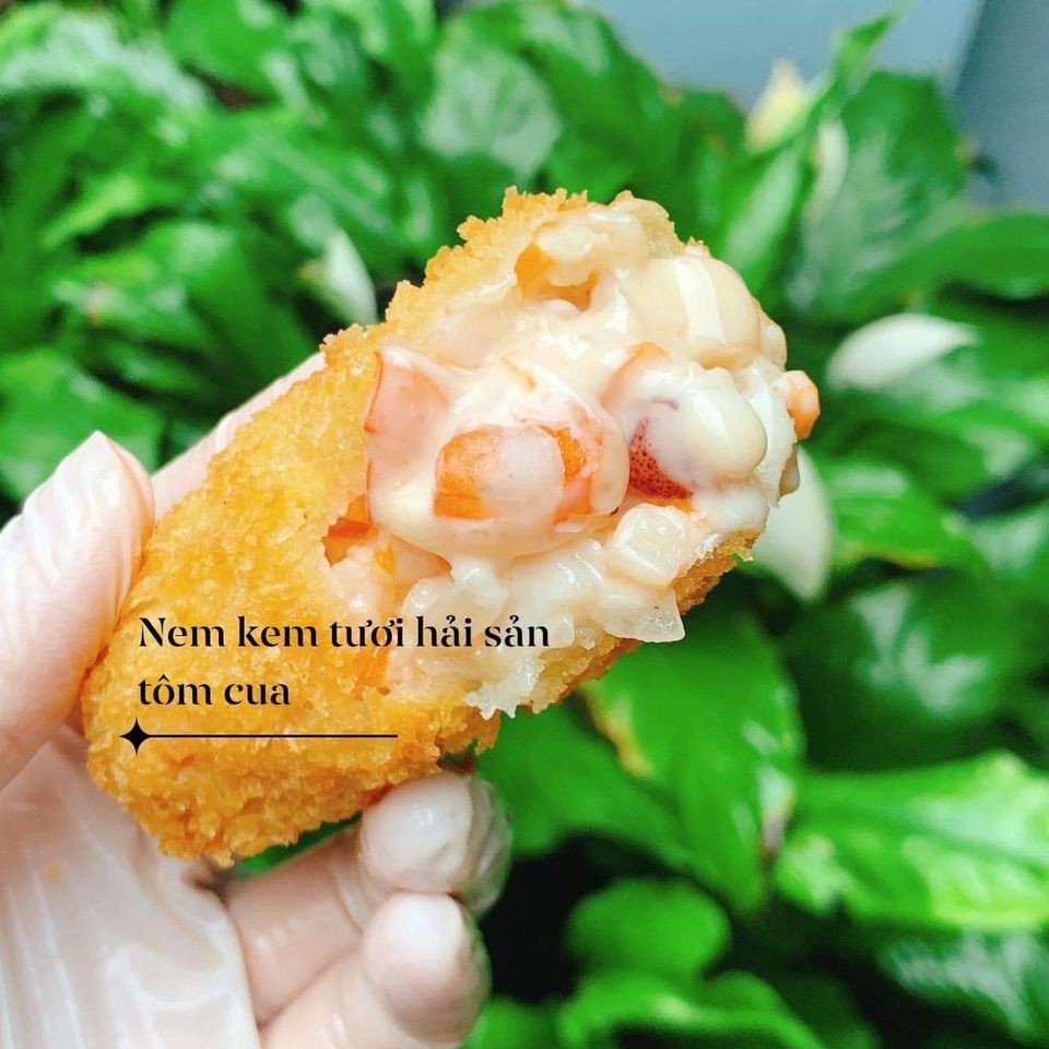 Nem kem bơ hải sản