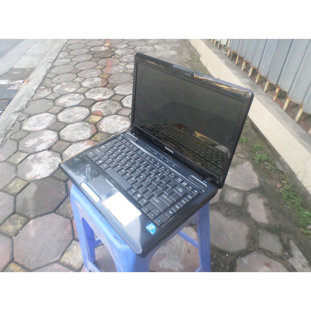 Laptop cũ, Toshiba Satellite L510, máy đời cao màn led HD, hình thức còn rất đẹp 98%