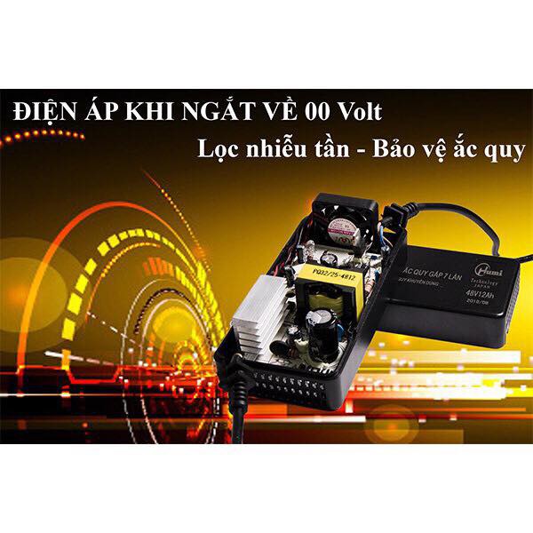 Sạc Xe Điện 60V20AH Humi Chống Phồng Bình Chân Vuông Đặc (Vespa, gogo, xmen, zoomer...xe 5 bình)