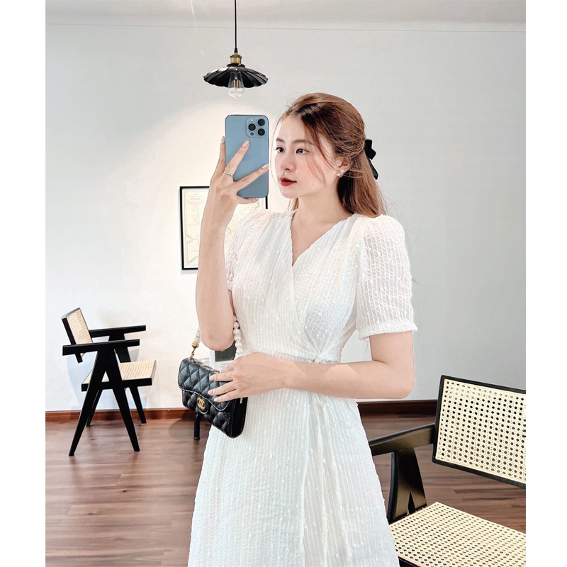 Đầm midi trắng ren bi đắp chéo thắt eo váy thiết kế cổ v dự tiệc du lịch sang trọng