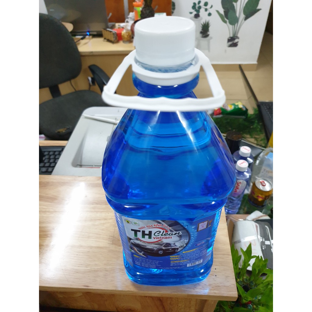 Nước rửa kính ô tô TH Clean can 2,5lit