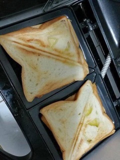Máy nướng bánh mì Nikai