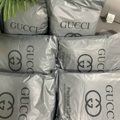 Bộ 2 Gối thương hiệu Gucci lông vũ , gối gucci lông vũ nhân tạo êm mềm căng phổng kích thước 48x74cm
