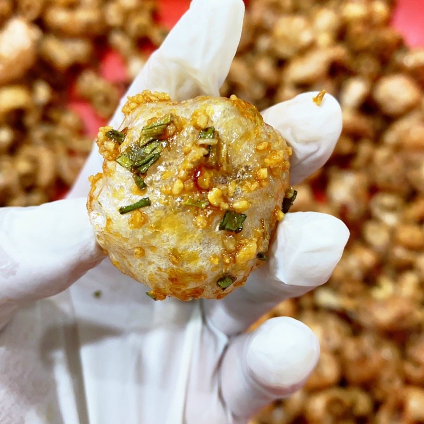 Da Heo Quay Giòn Sốt Mắm Tỏi Lon 130Gram