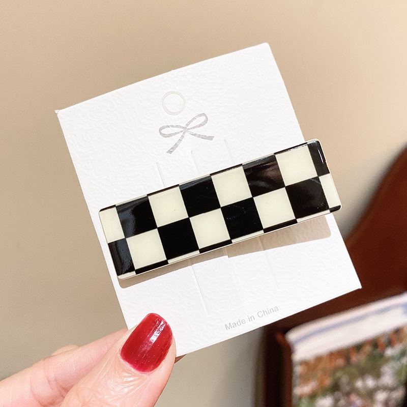 Kẹp tóc caro đen trắng