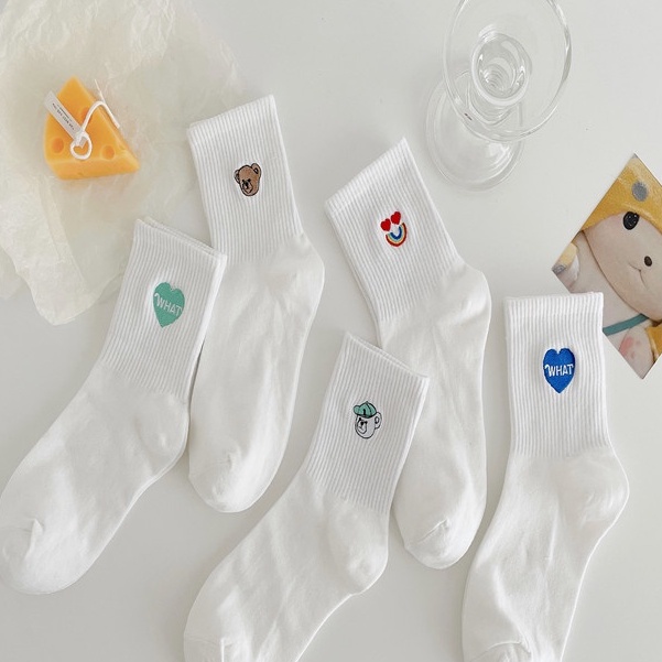 Vớ tất trắng thêu icon tim xanh gấu nâu nhỏ cổ cao