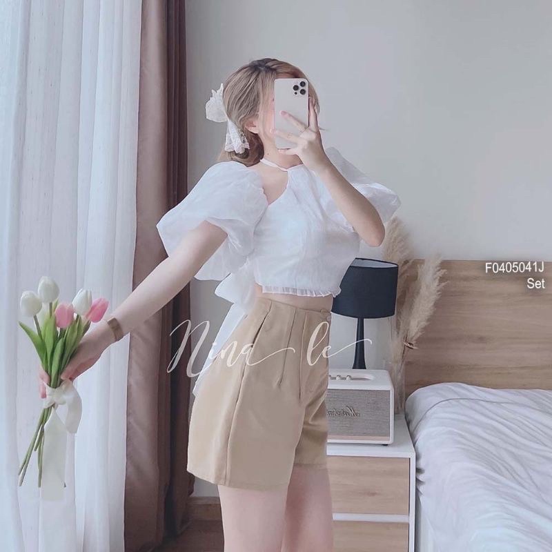 Set áo croptop cut vai cổ yếm tay phồng quần short nâu