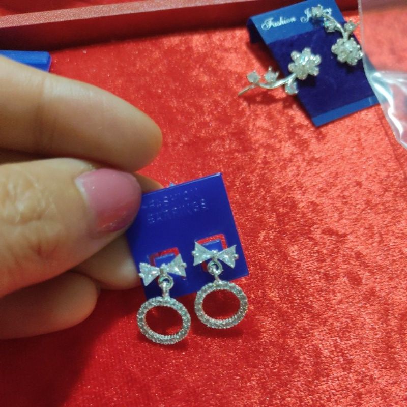 BÔNG TAI NƠ BẠC TA ĐÍNH ĐÁ NHỎ