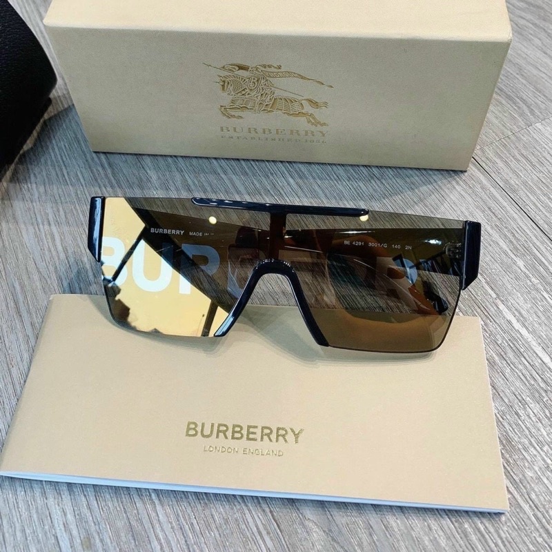 Kính râm BURBERRY nam nữ 2 màu trắng đen,kính mát thời trang thiết kế hiện đại,thời trang thích hợp đi chơi,chụp ảnh