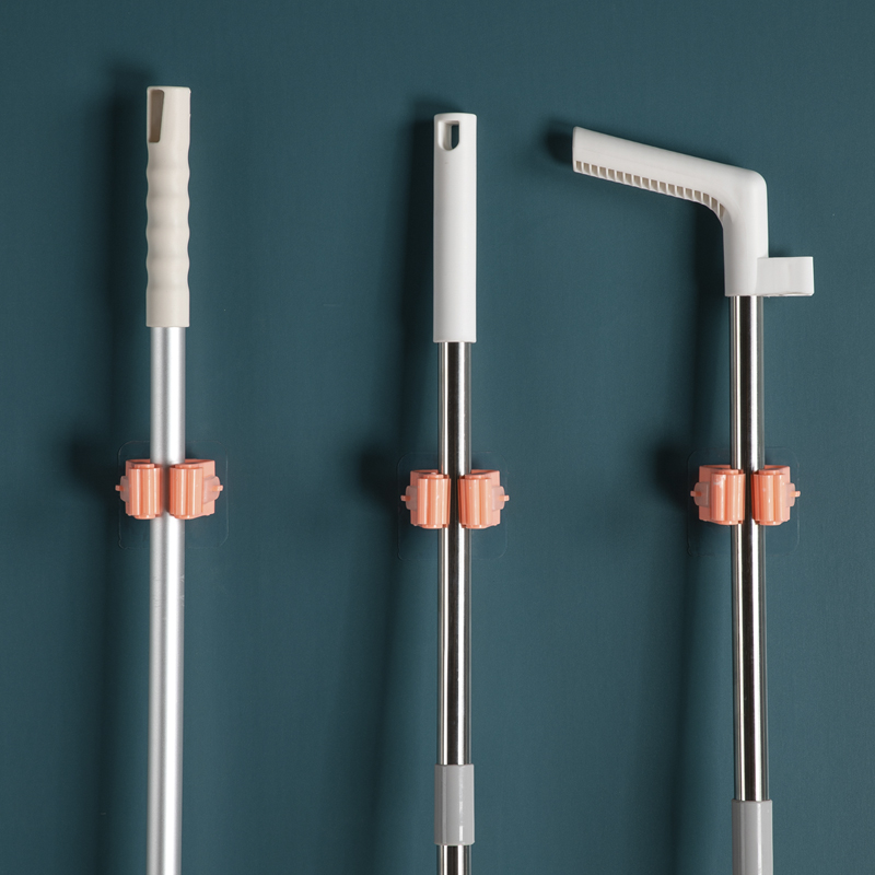 Móc gắn tường dùng treo cây lau nhà tiện dụng