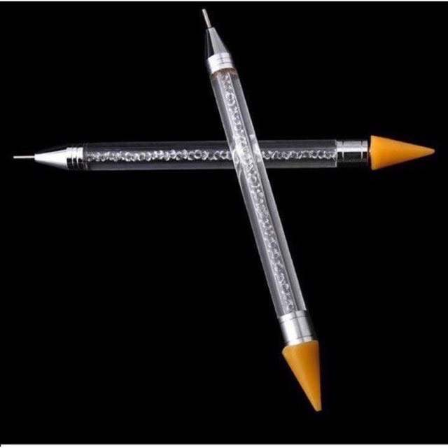 Bút hít đá đính móng tay.